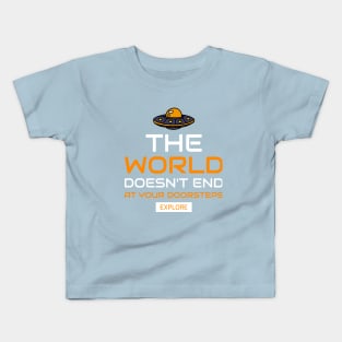 the world does't end at your doorsteps, explore Kids T-Shirt